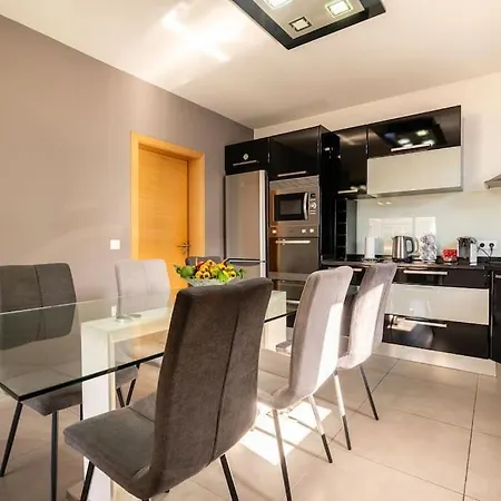 Casa Mia, A Dream Spot With Heated Pool Villa